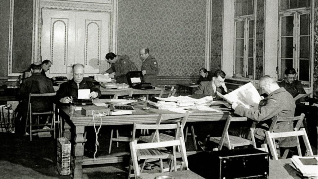 Algunos de los corresponsales de guerra en Núremberg. Foto: The U. S. National Archives and Records Administration