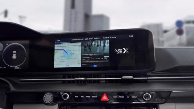 Samsung Dex ejecutándose en la pantalla de un coche