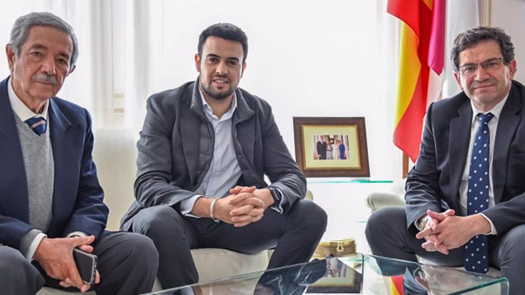 Rafael Gómez Arribas, presidente de CRIA, Luis Torrente, director del Aeropuerto de Ciudad Real y MIguel Ángel Valverde. presidente de la Diputación.