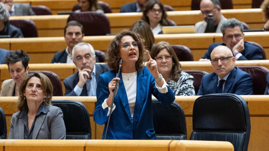 La vicepresidenta primera y ministra de Hacienda, María Jesús Montero, durante un pleno en el Senado.