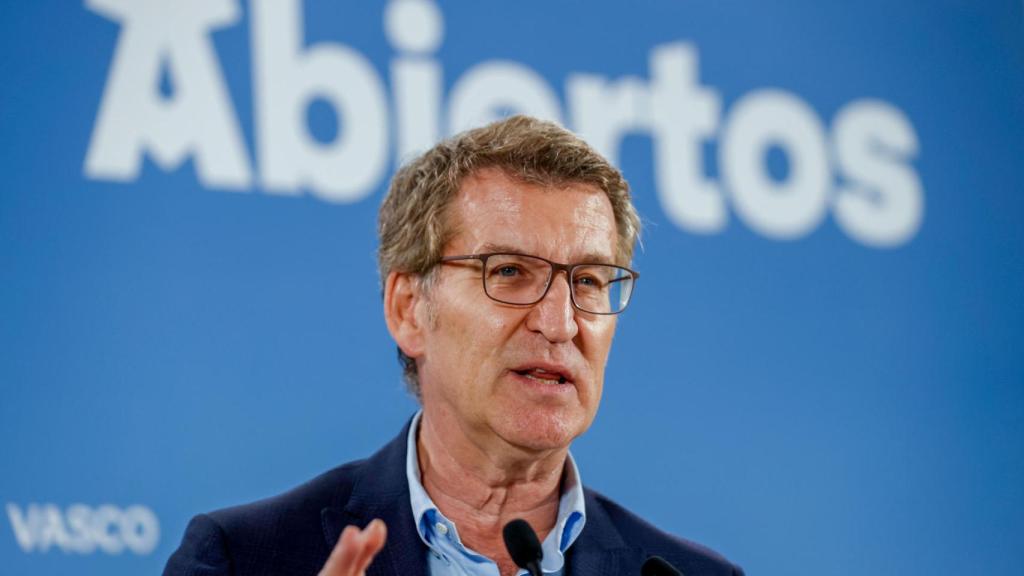Feijóo, líder del PP, este lunes en un mitin de campaña en el País Vasco.