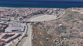 Vista de la parcela sobre la que el Ayuntamiento de Málaga se plantea el intercambiador modal Arroyo de Totalán.