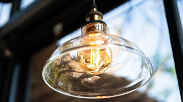 Adiós a las lámparas de techo: el nuevo bombazo de Ikea con instalación fija que aporta luz y calidez