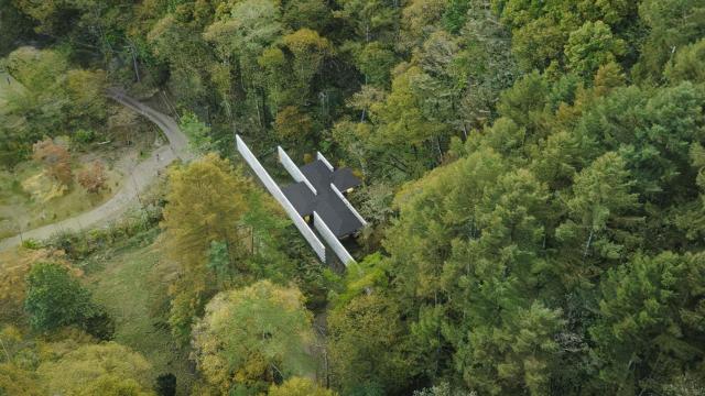 Block Wall House, construida con hormigón negativo en carbono