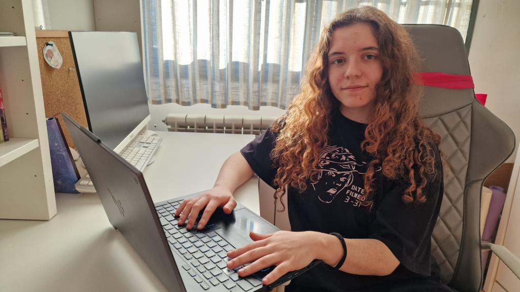 Marta Pérez, la única mujer que estudia Doble Grado en Física Computacional e Ingeniería del Software.