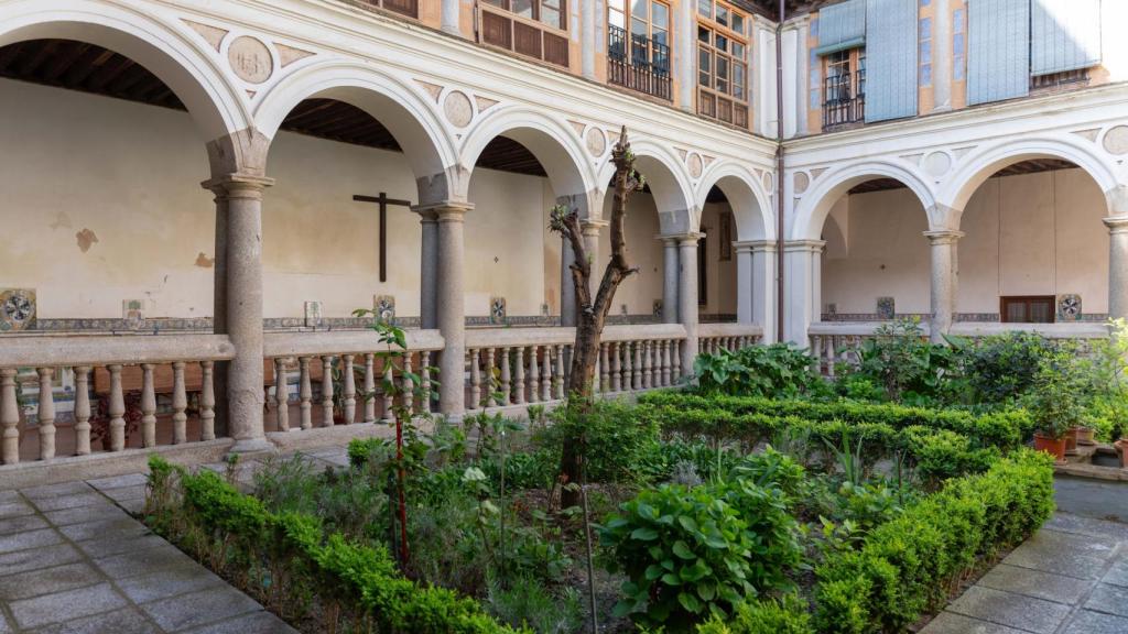 Claustro del convento de las Comendadoras de Santiago de Toledo.