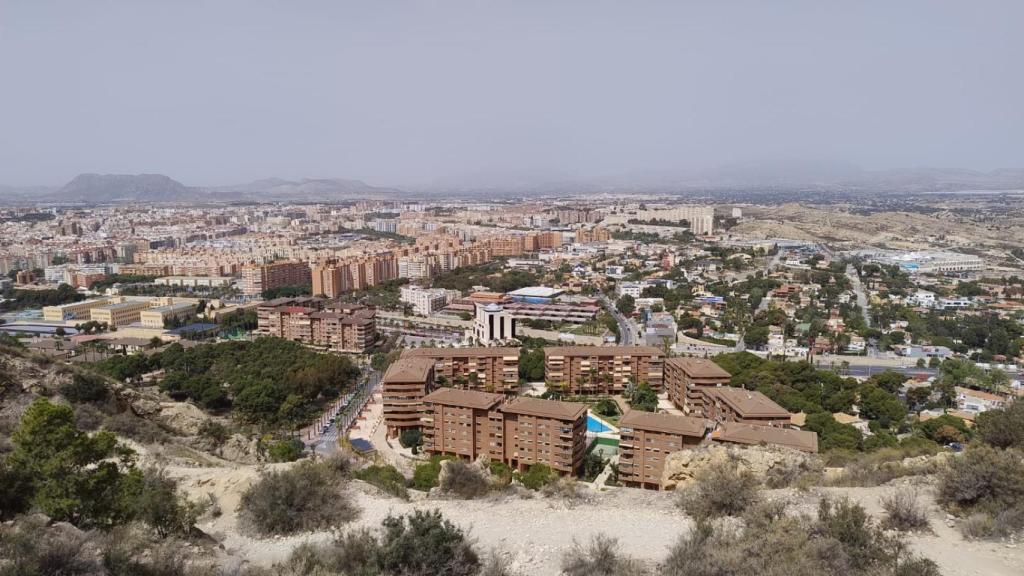 Barrio de Vistahermosa desde la Serra Grossa de Alicante.