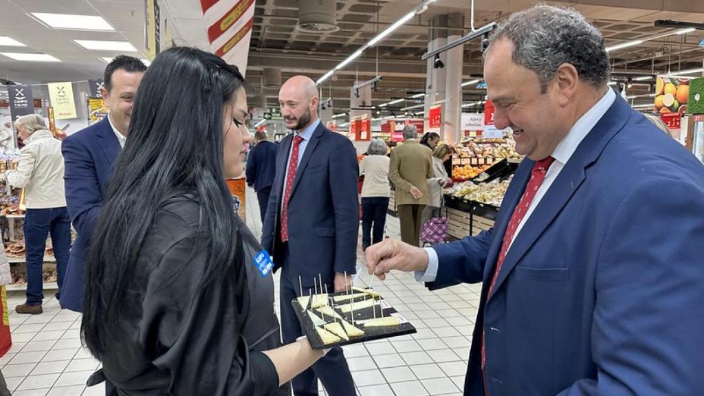 El consejero de Agricultura, Ganadería y Desarrollo Rural, Jesús Martínez Lizán.