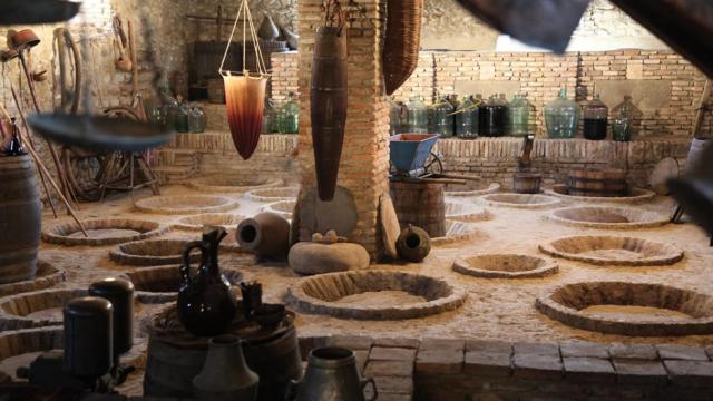 Elaboración de vino en Georgia usando qvevri