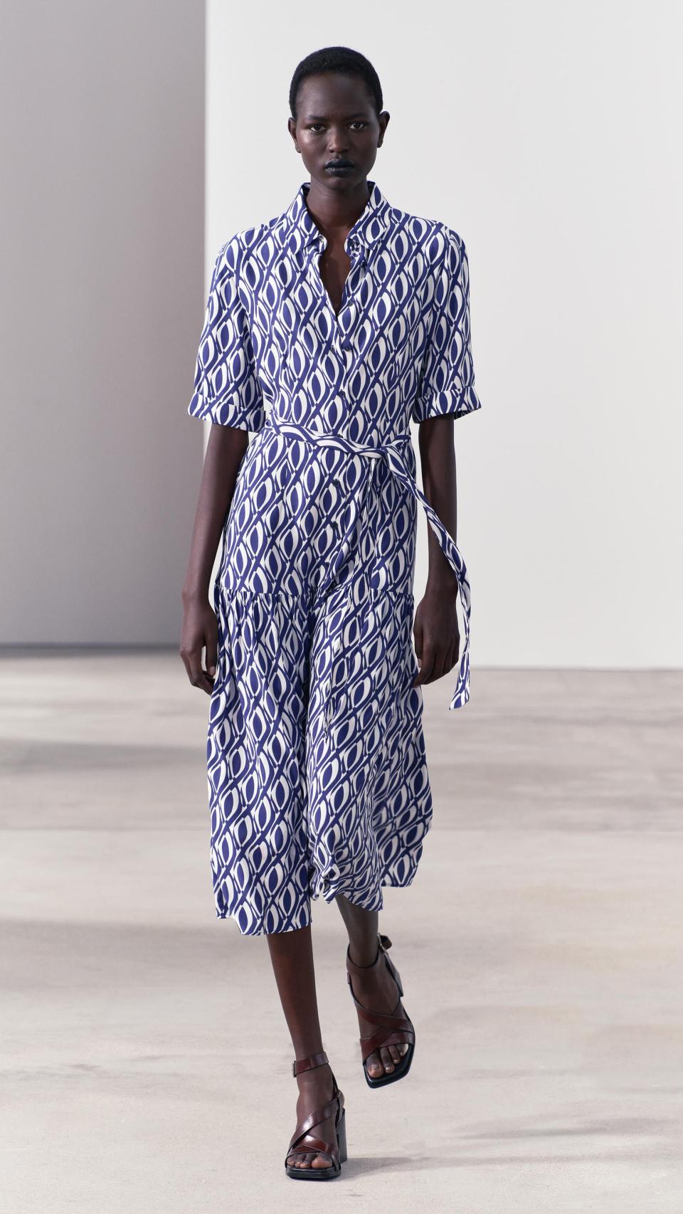 Vestido de Zara.