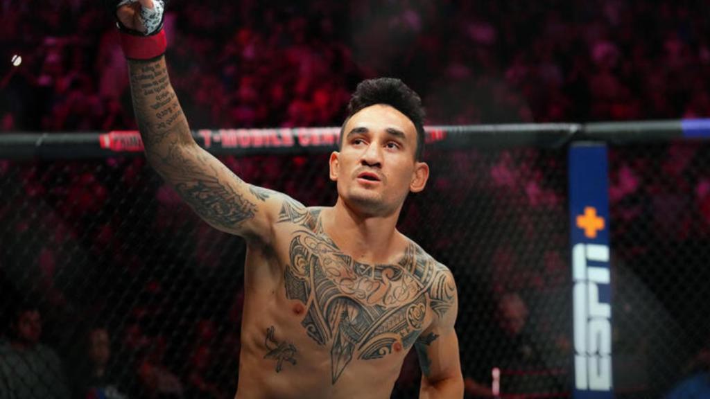 Max Holloway, tras ganar una pelea en un evento de la UFC