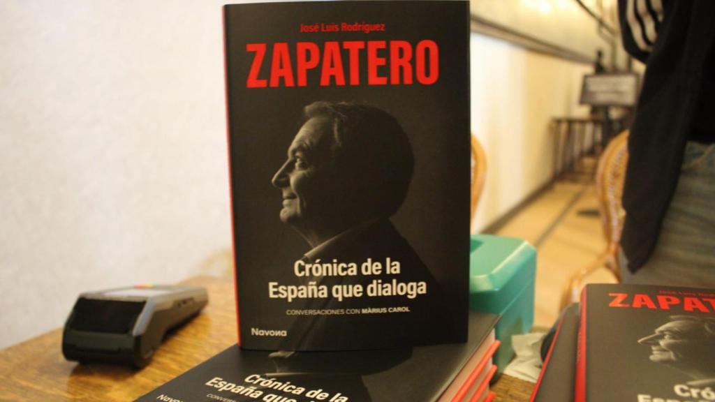 Portada del libro 'Crónica de la España que dialoga'