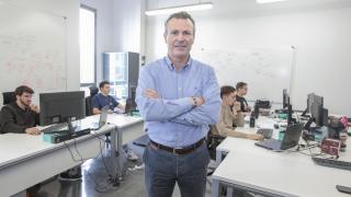 El investigador de CENID, Andrés Montoyo, junto a parte de su equipo.