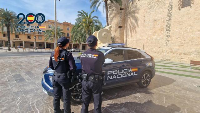 Agentes de la Policía de Elche, en una imagen de archivo.