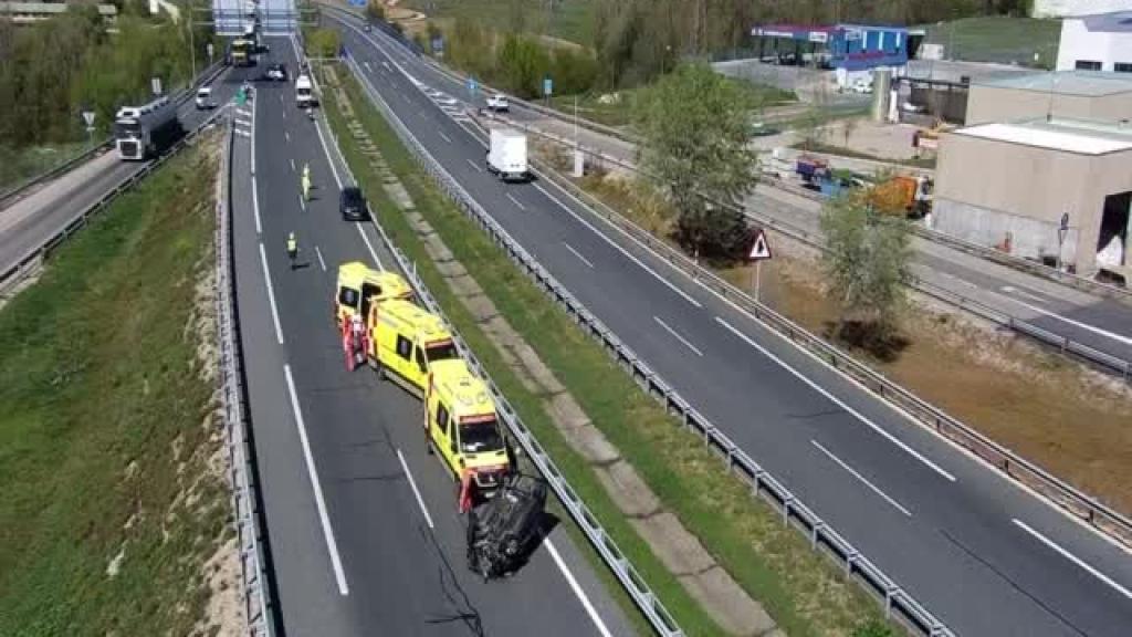 Imagen del accidente en la A-1, a la altura de Aranda de Duero, Burgos
