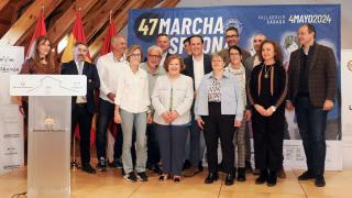El humorista Leo Harlem y el presidente de la Diputación de Valladolid, Conrado Íscar, en la presentación de la Marcha Asprona