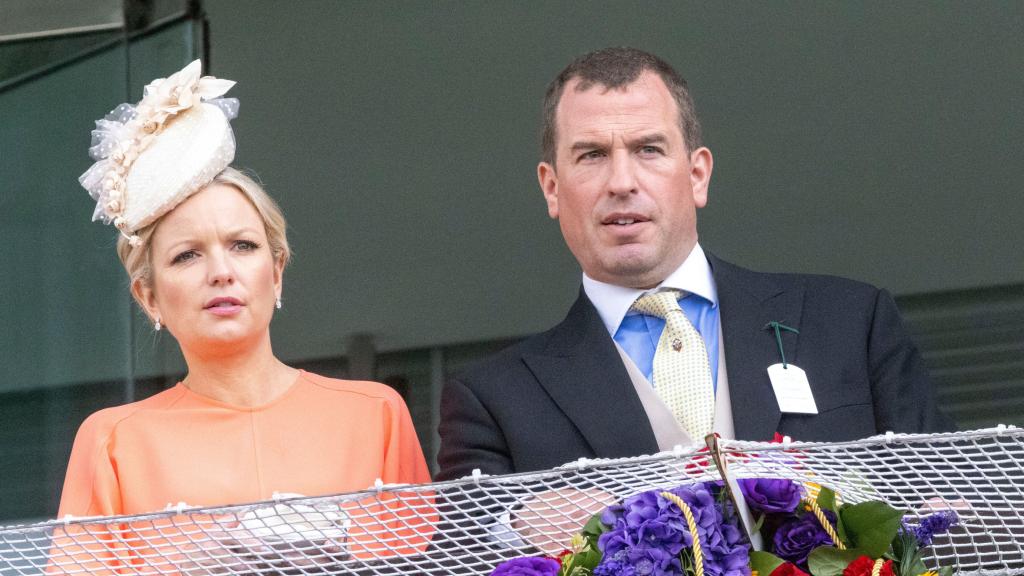 Lindsay Wallace, Peter Phillips y su madre, la princesa Ana de Reino Unido, en una imagen de 2022.