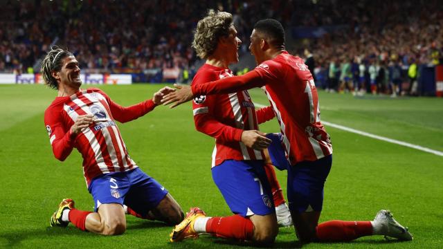 Griezmann, Lino y De Paul celebran un gol ante el Dortmund.