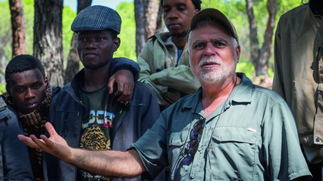 Benito Zambrano, en el rodaje de 'El salto'