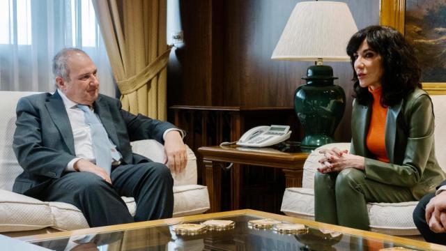 El ministro de Industria y Turismo, Jordi Hereu (i); la consejera delegada de Pymar, Almudena López del Pozo (c) y el secretario general de Pymar, José Francisco Fernández (d).