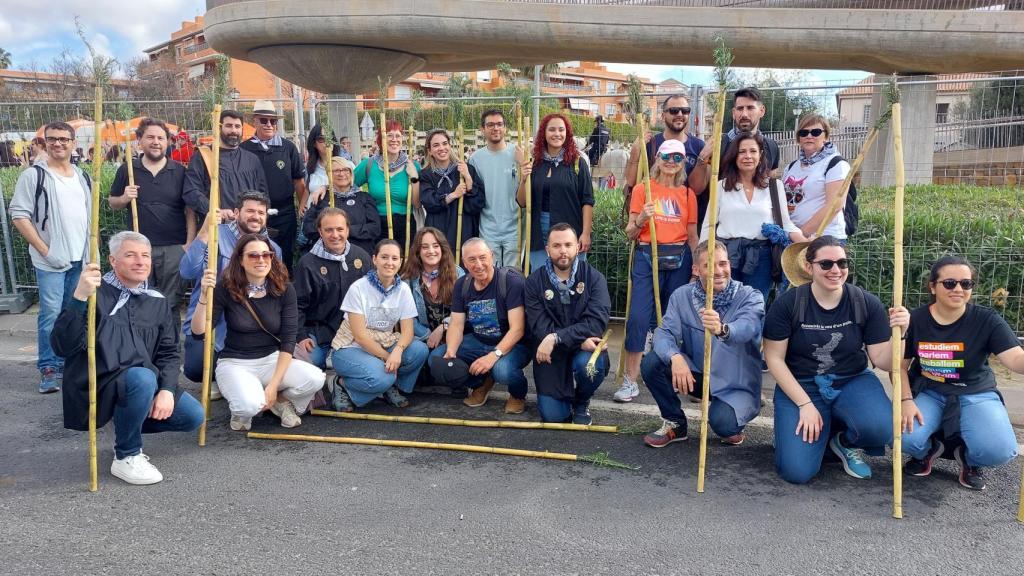 Los integrantes de la peregrina de Compromís Alicante, con Rafa Mas a su cabeza.