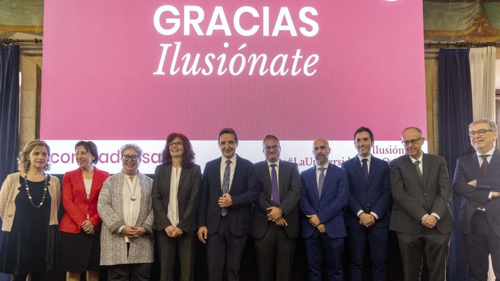 El candidato Juan Manuel Corchado, junto a su equipo
