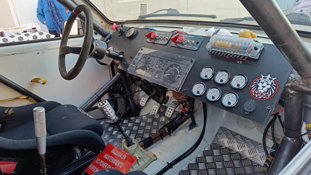 El coche tiene dos cajas de cambios y un sistema de electrónica propio.