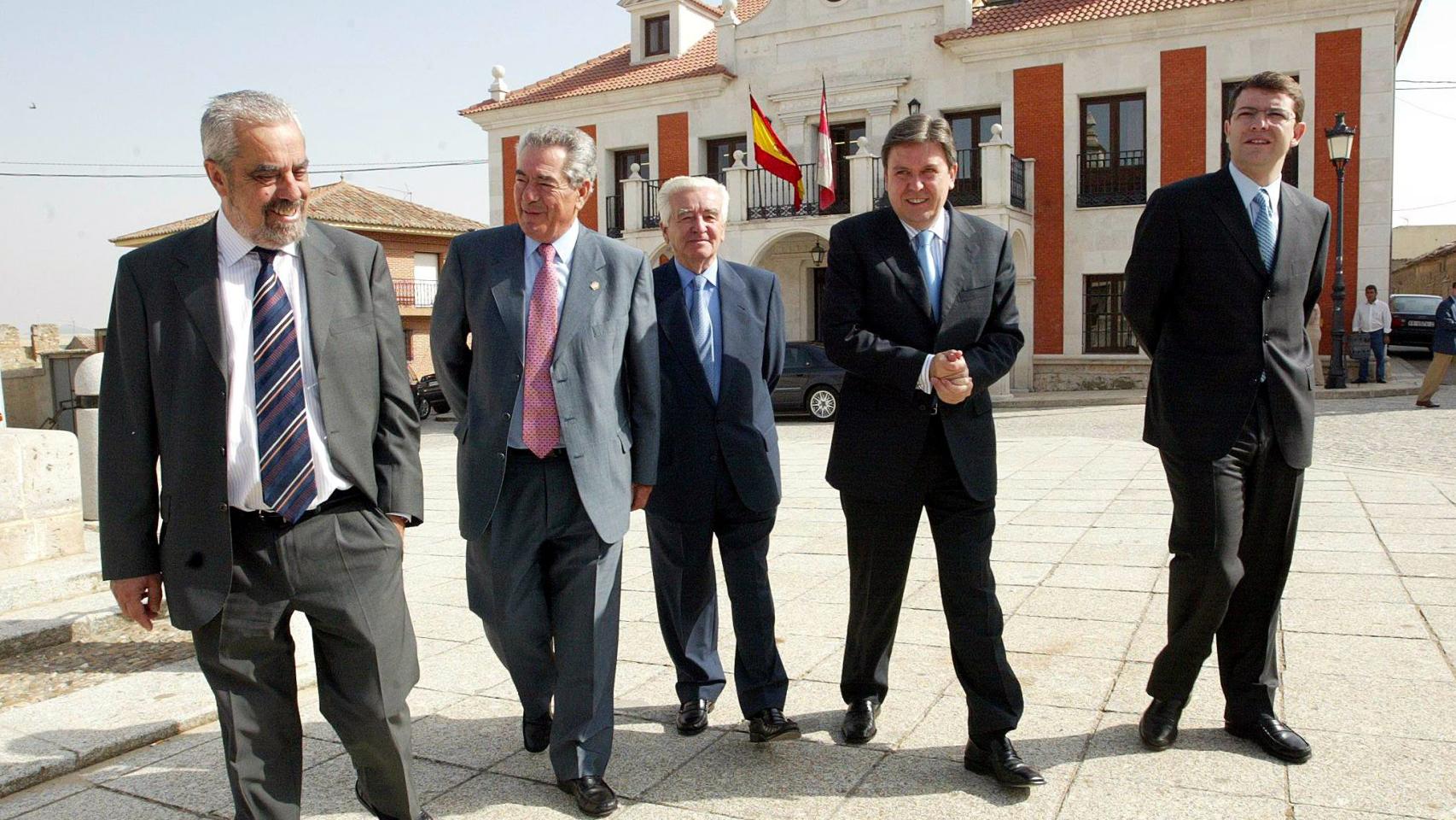 Reunión del Patronato de la Fundación Villalar en 2004, un año después de su creación. En la imagen, Tomás Rodríguez Bolaños, Francisco Jambrina, Félix Calvo, José Manuel Fernández Santiago y Alfonso Fernández Mañueco