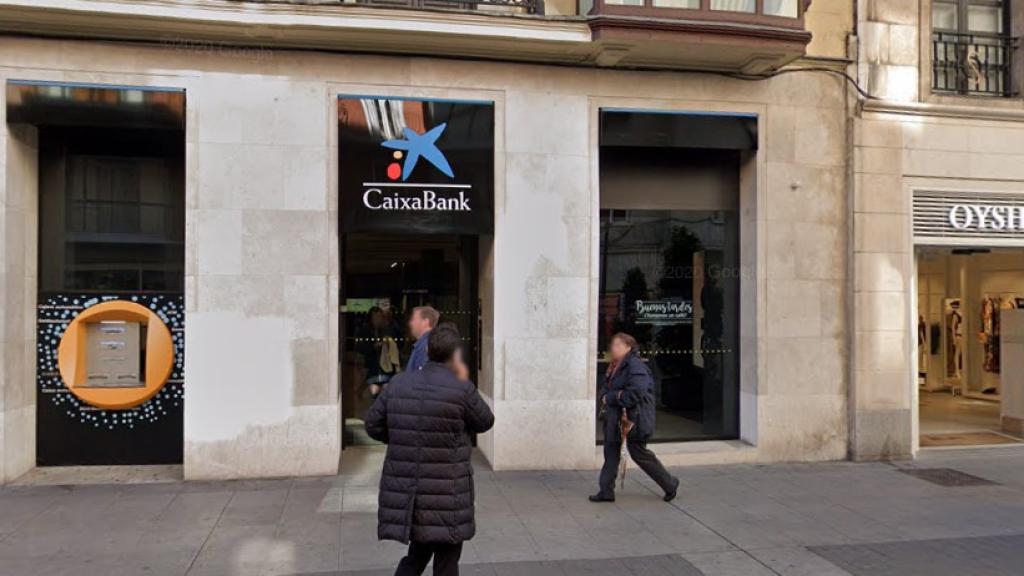 Oficina de CaixaBank en la calle Santiago de Valladolid