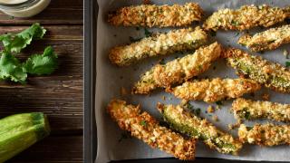 La mejor receta de palitos crujientes de calabacín, ligera, fácil y con pocos ingredientes