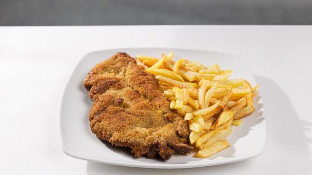 El mejor cachopo de Asturias se elabora en esta sidrería: está en un pueblo de costa