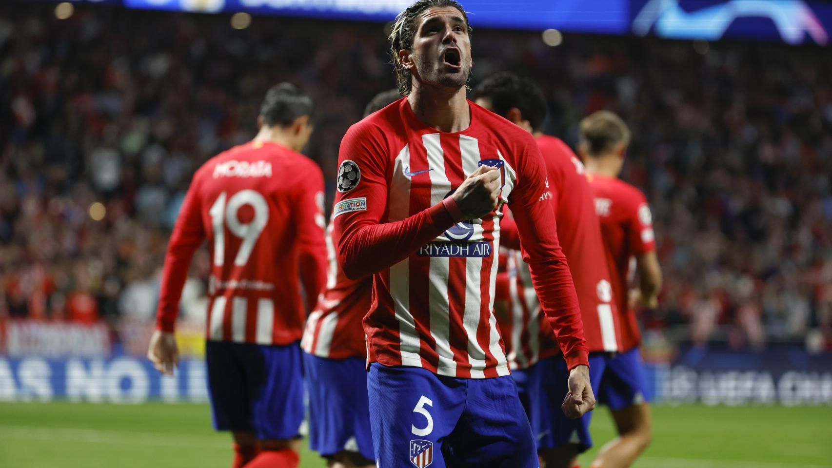 De Paul celebra su gol ante el Dortmund.