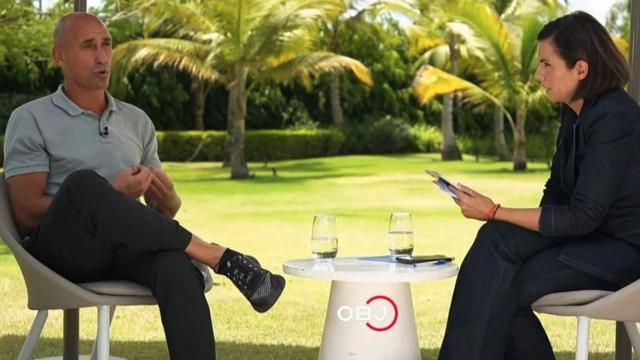 Luis Rubiales y Ana Pastor durante la entrevista en La Sexta.