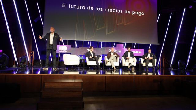 Una de las mesas redondas del Finsurtech Forward Summit celebrado en Málaga.