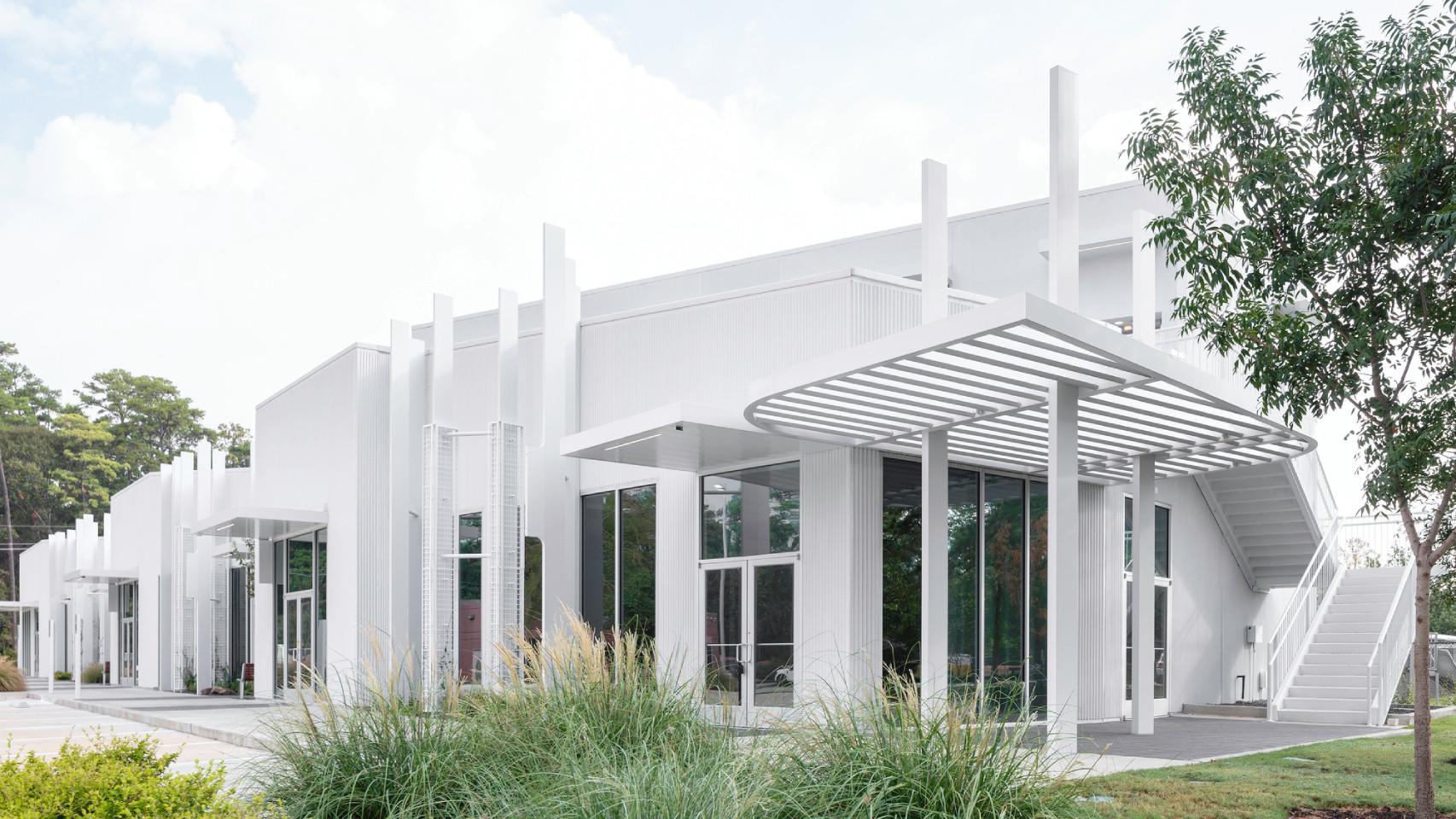 Fachada del edificio Promenade en Houston (Texas)