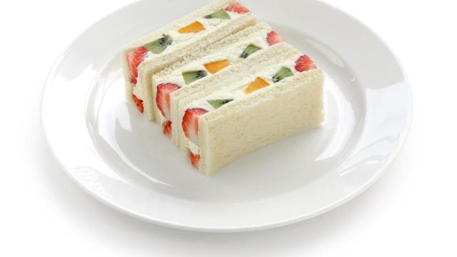 Un sándwich de fruta japonés o fruit sando