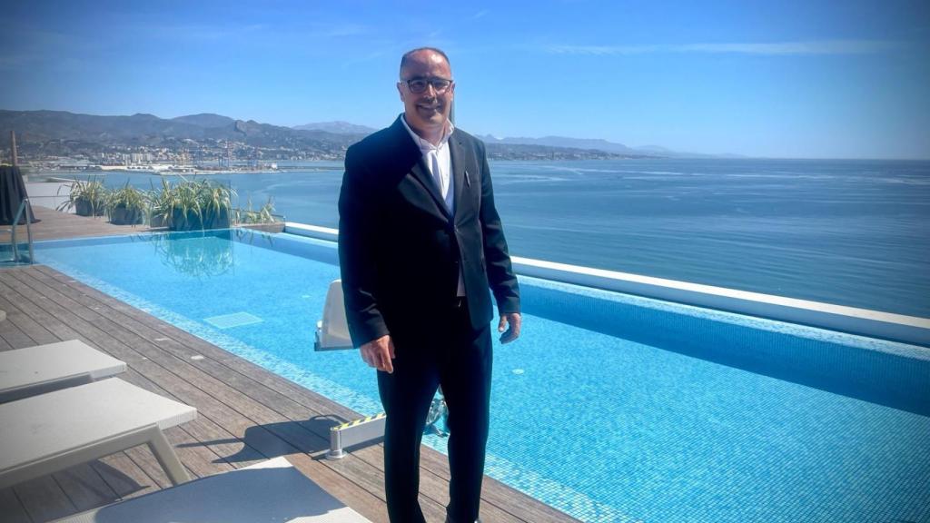 Antonio, conserje.