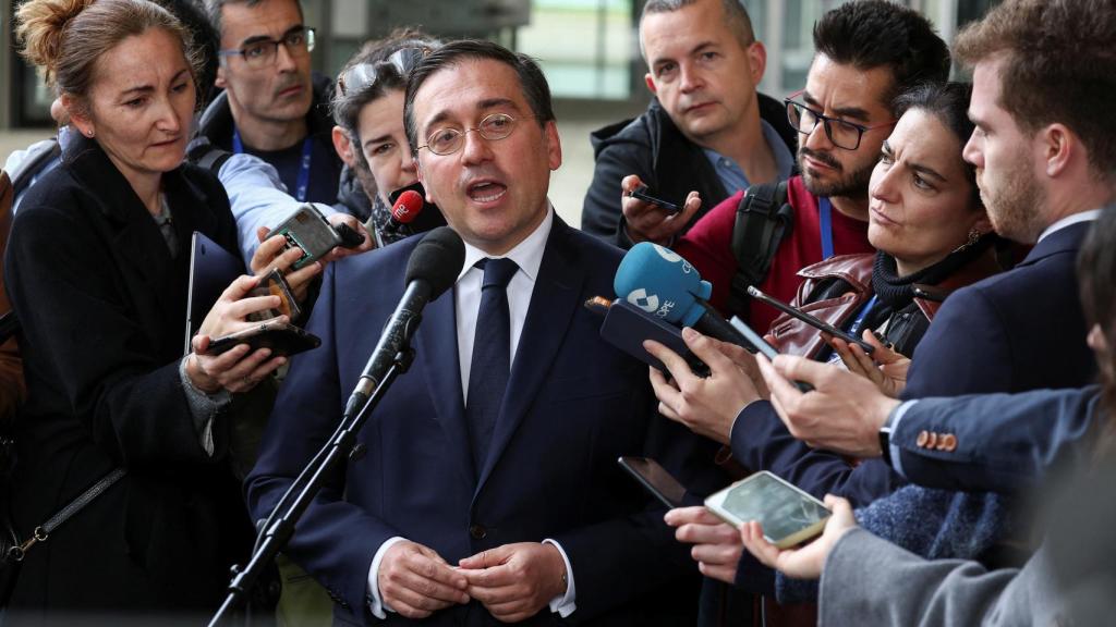 El ministro de Asuntos Exteriores, José Manuel Albares, durante la rueda de prensa de este viernes en Bruselas