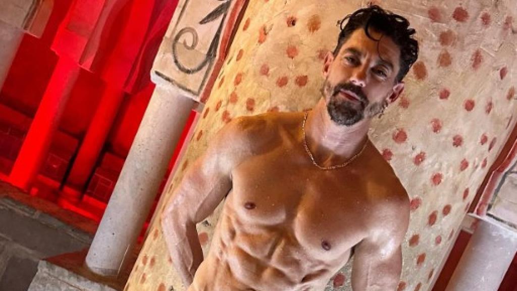 Adrián Lastra en una foto en bañador.
