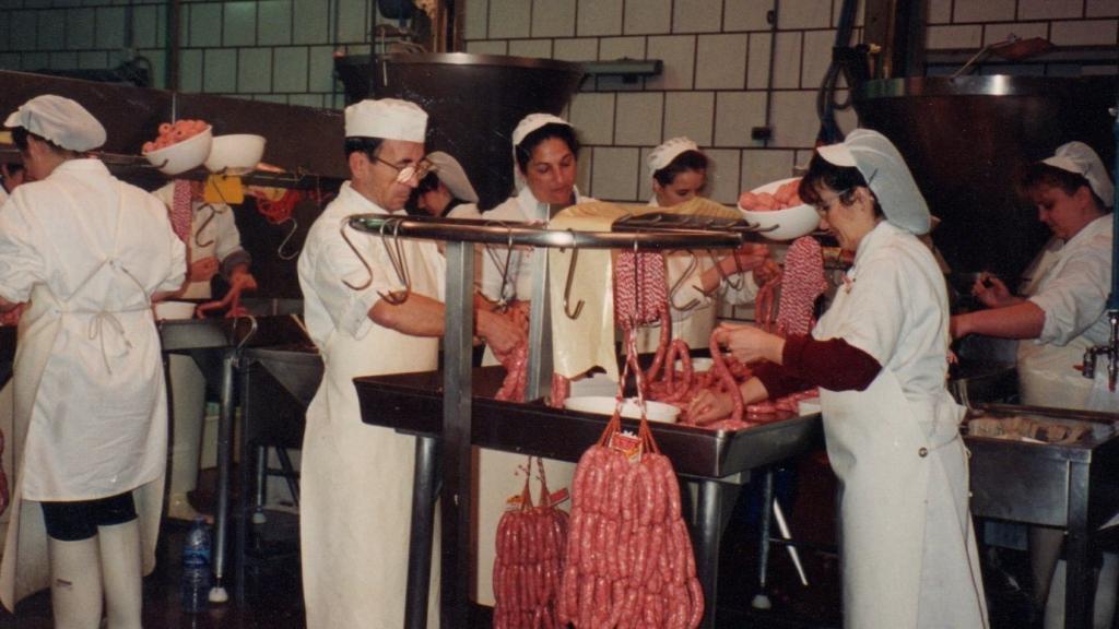 La fábrica de embutidos en los años 90 del siglo pasado.