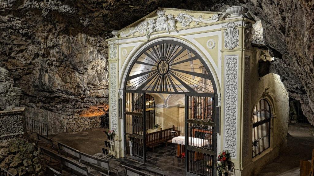 Santuario de la Cueva Santa (Altura).