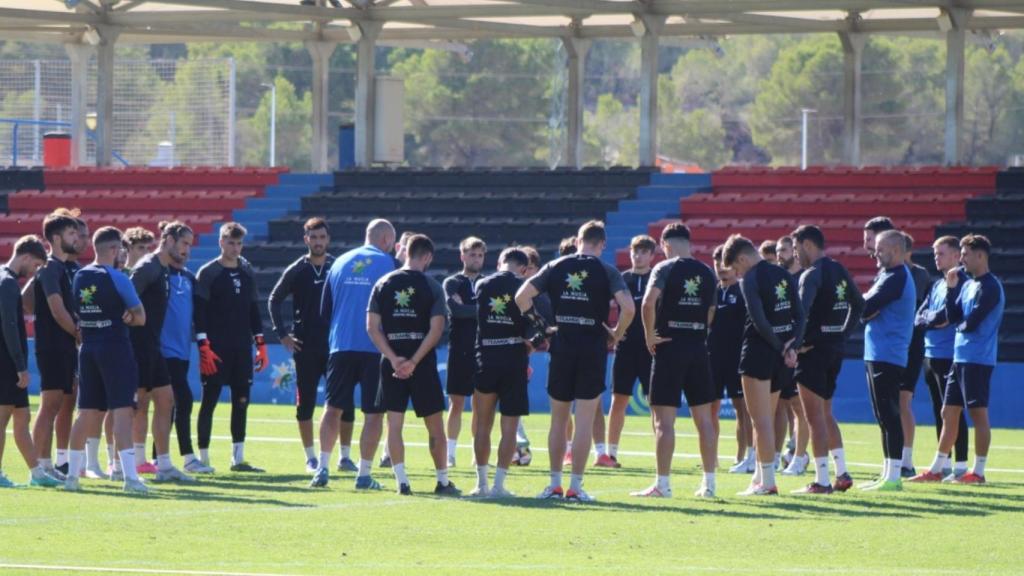 La plantilla de La Nucía explota y denuncia tres meses de impagos y represalias del club por el descenso