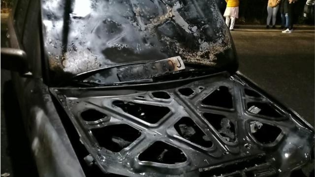 Uno de los vehículos calcinados en Sotillo de la Adrada