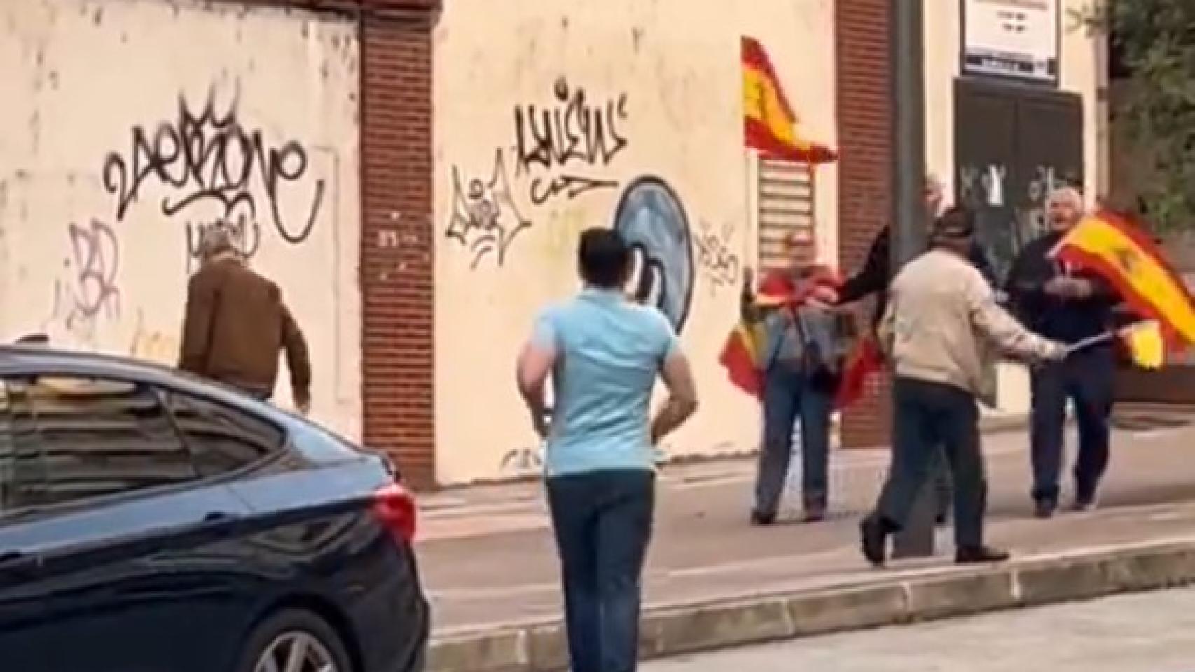 Momento de la agresión a Olegario Ramón el pasado jueves