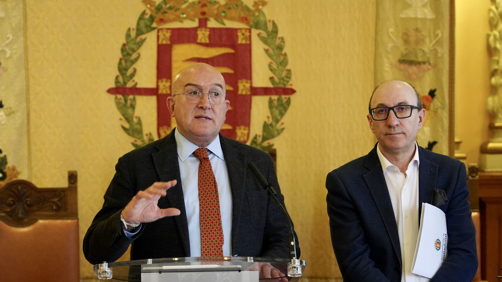El alcalde de Valladolid, Jesús Julio Carnero, informa sobre las actuaciones contempladas en el Programa ‘Reconstruye 2024’.