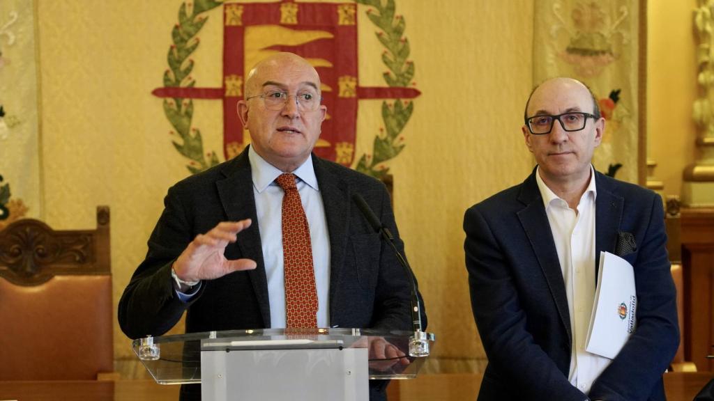 El alcalde de Valladolid, Jesús Julio Carnero, informa sobre las actuaciones contempladas en el Programa ‘Reconstruye 2024’.