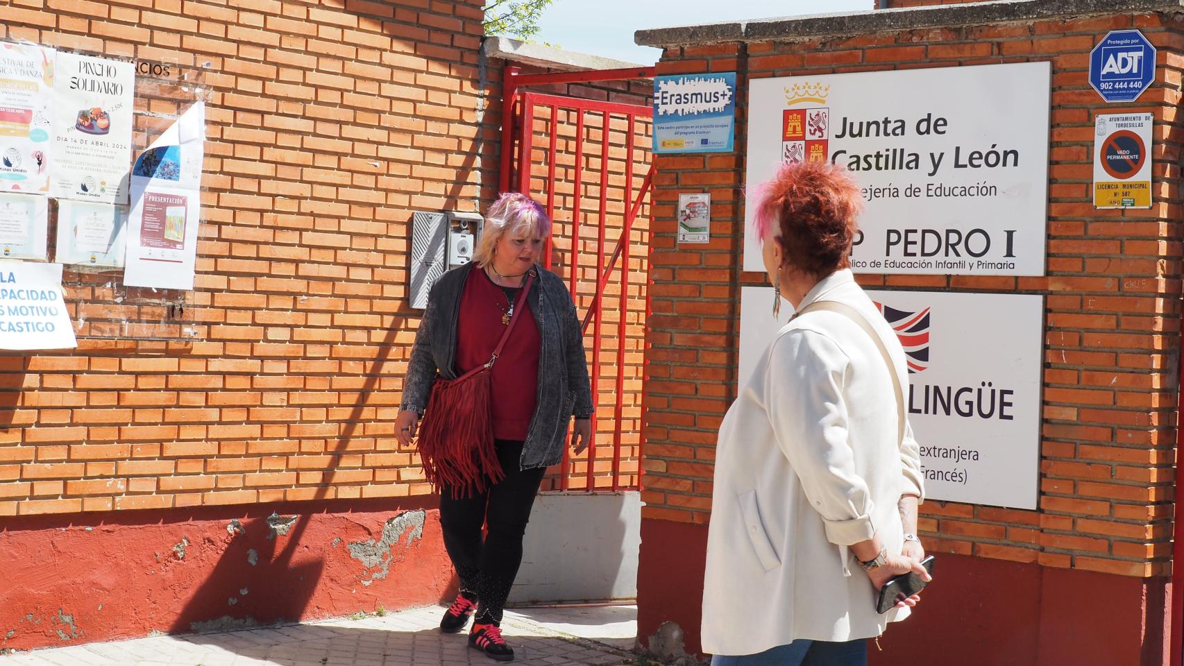 Elisa, la madre de Fabio, a la salida de la reunión