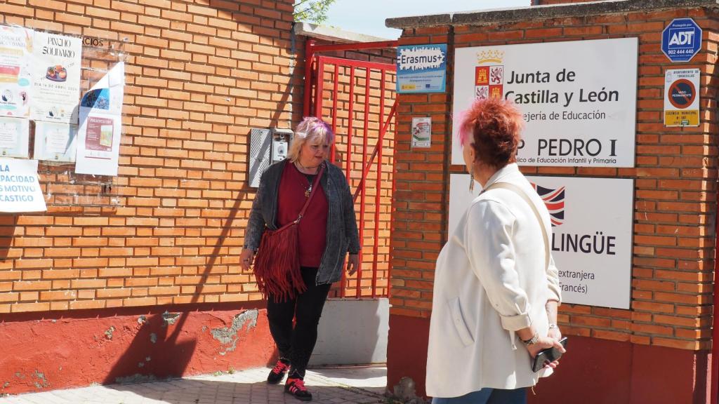 Elisa, la madre de Fabio, a la salida de la reunión