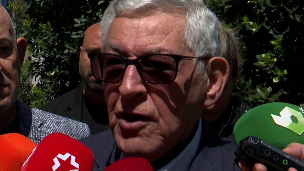 El padre de Amargo después de que su hijo consiguiera la libertad provisional.