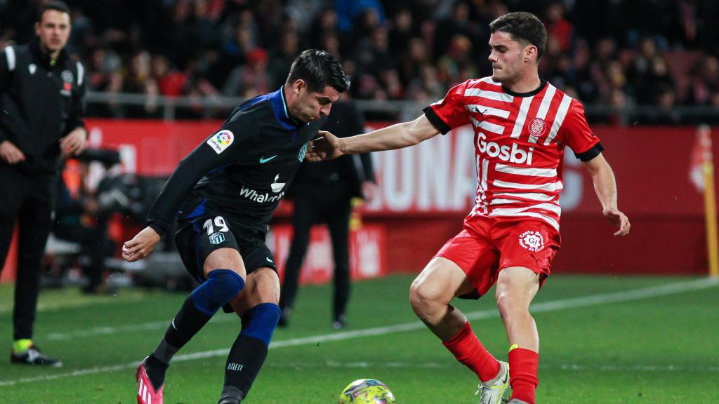 Álvaro Morata y Miguel Gutiérrez, durante el encuentro del Girona-Atlético de Madrid en La Liga 2022/2023.